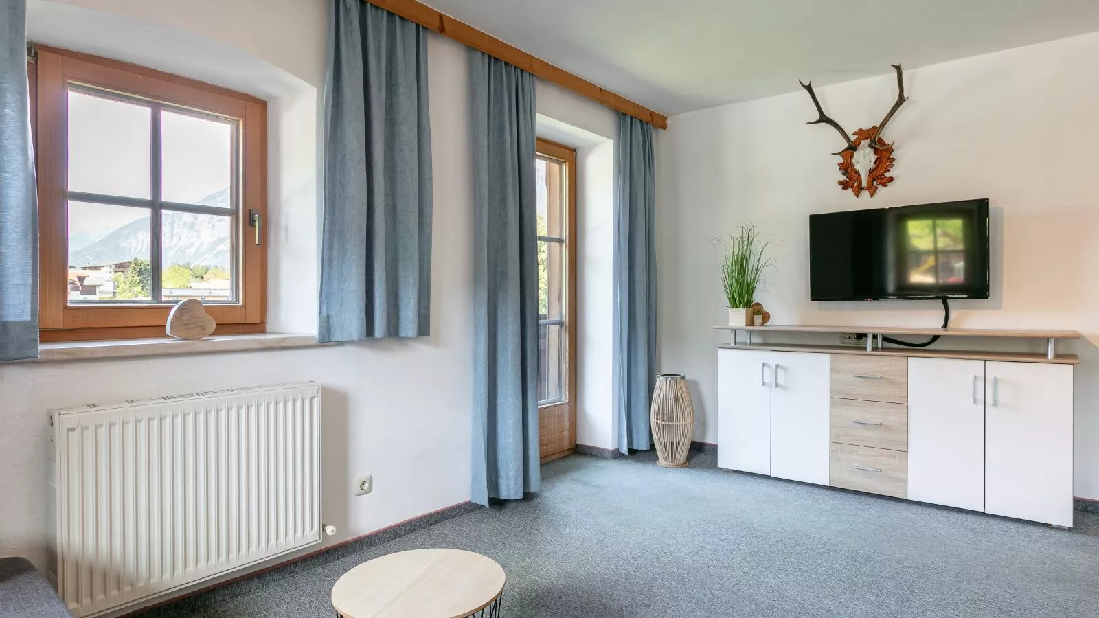 Seppen Top 2-Living room