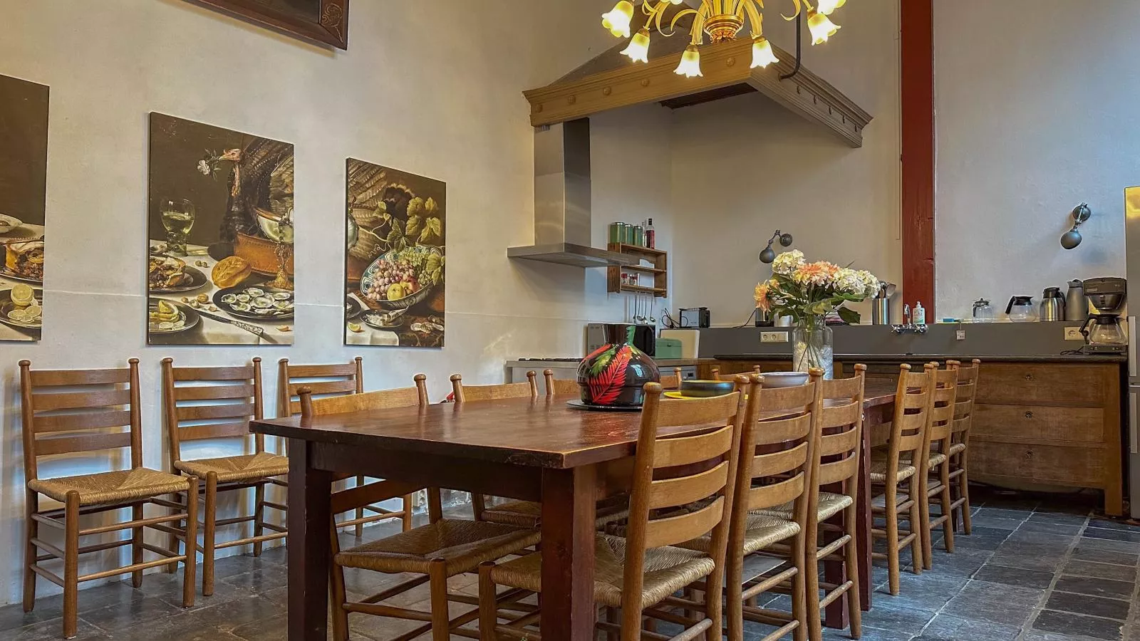 Weeshuis klein-Dining room