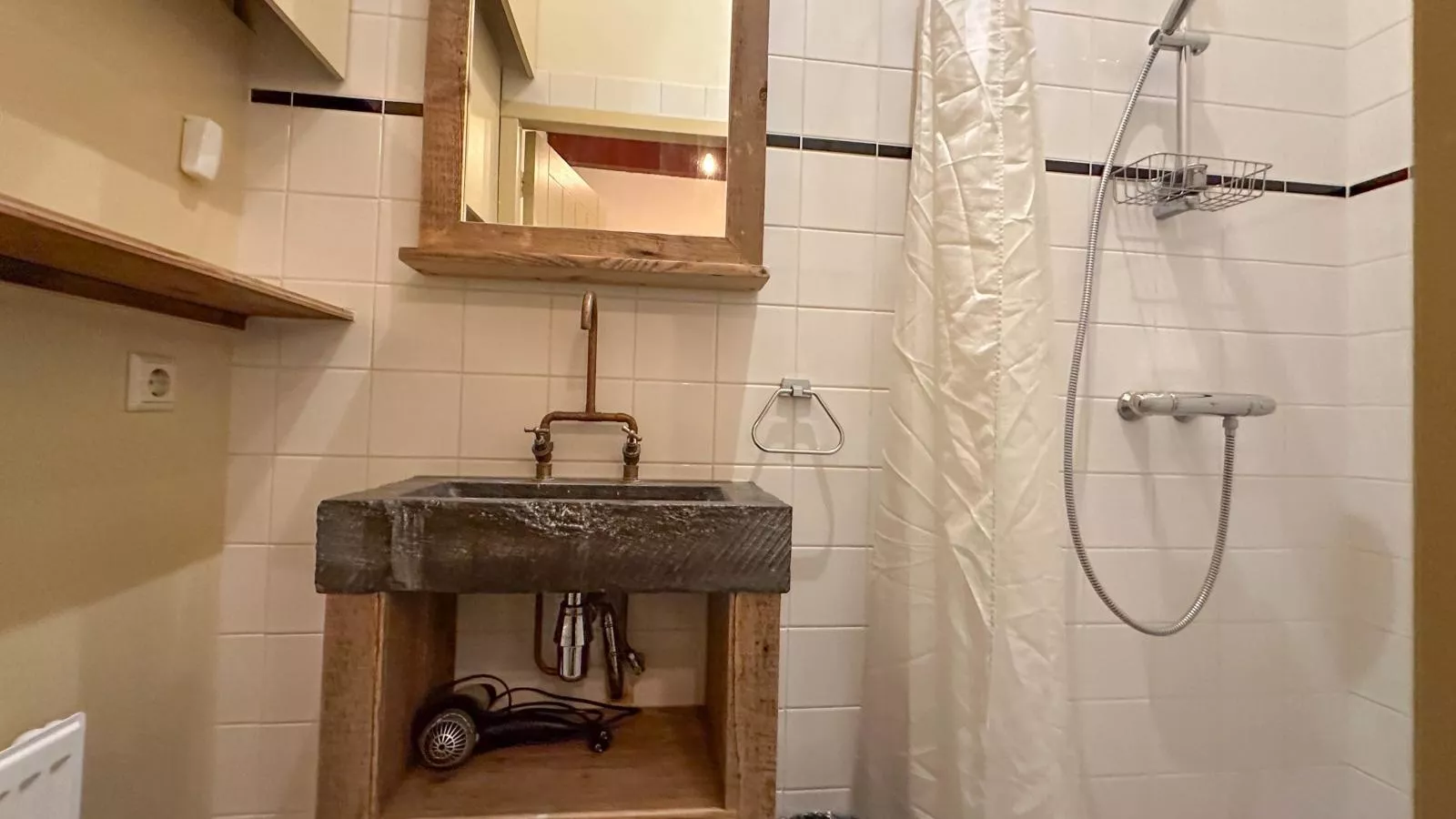 Weeshuis klein-Bathroom