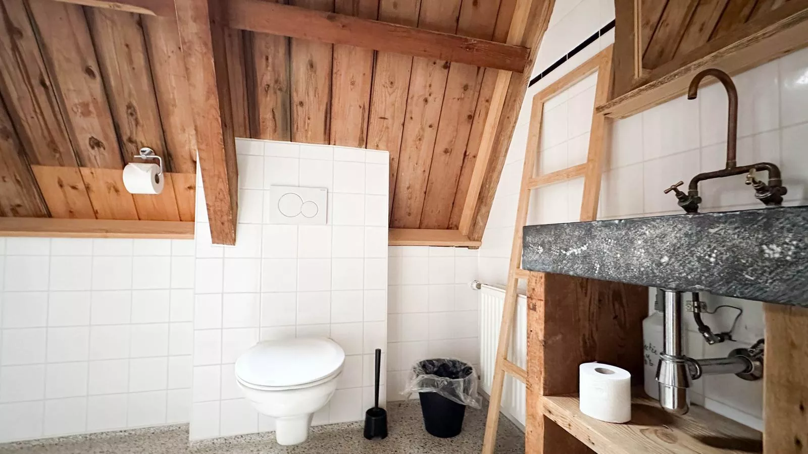 Weeshuis klein-Bathroom