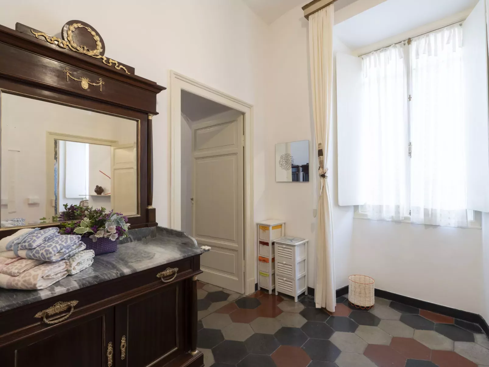 Torre Antica-Inside