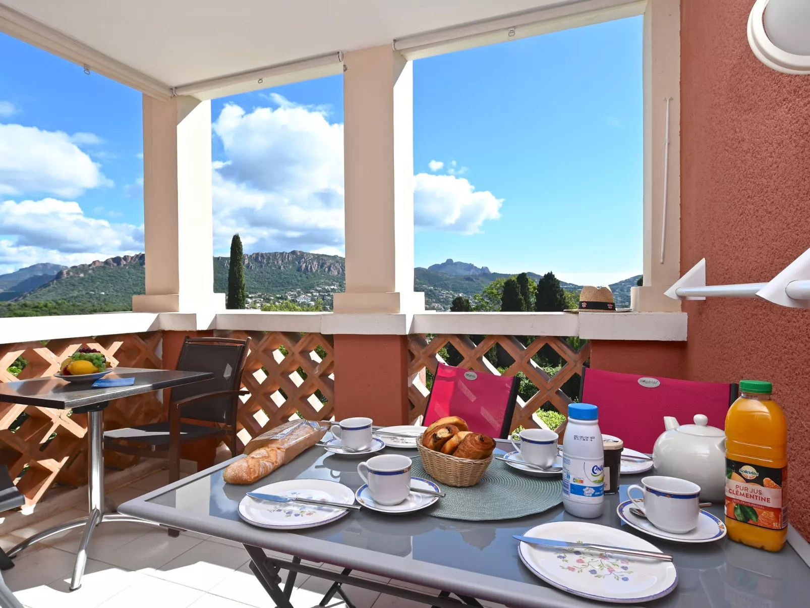 L'Esquinade (G1 103)-Draußen