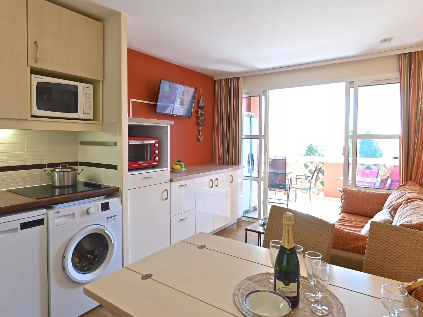 L'Esquinade (G1 103)-Drinnen