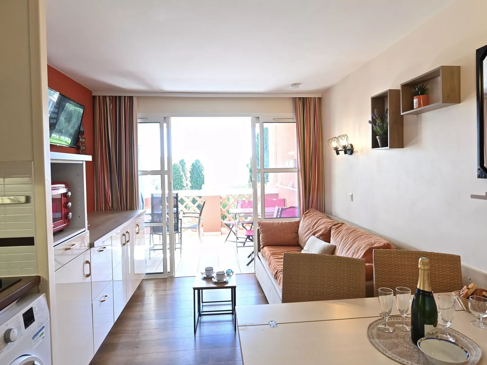 L'Esquinade (G1 103)-Drinnen