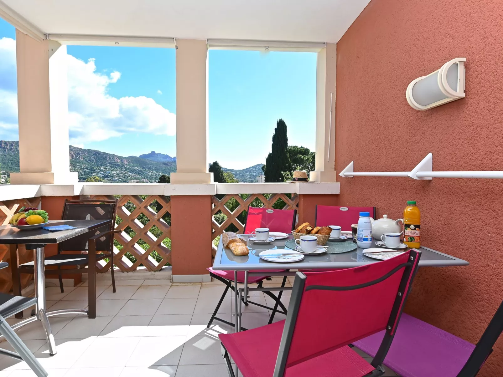 L'Esquinade (G1 103)-Draußen