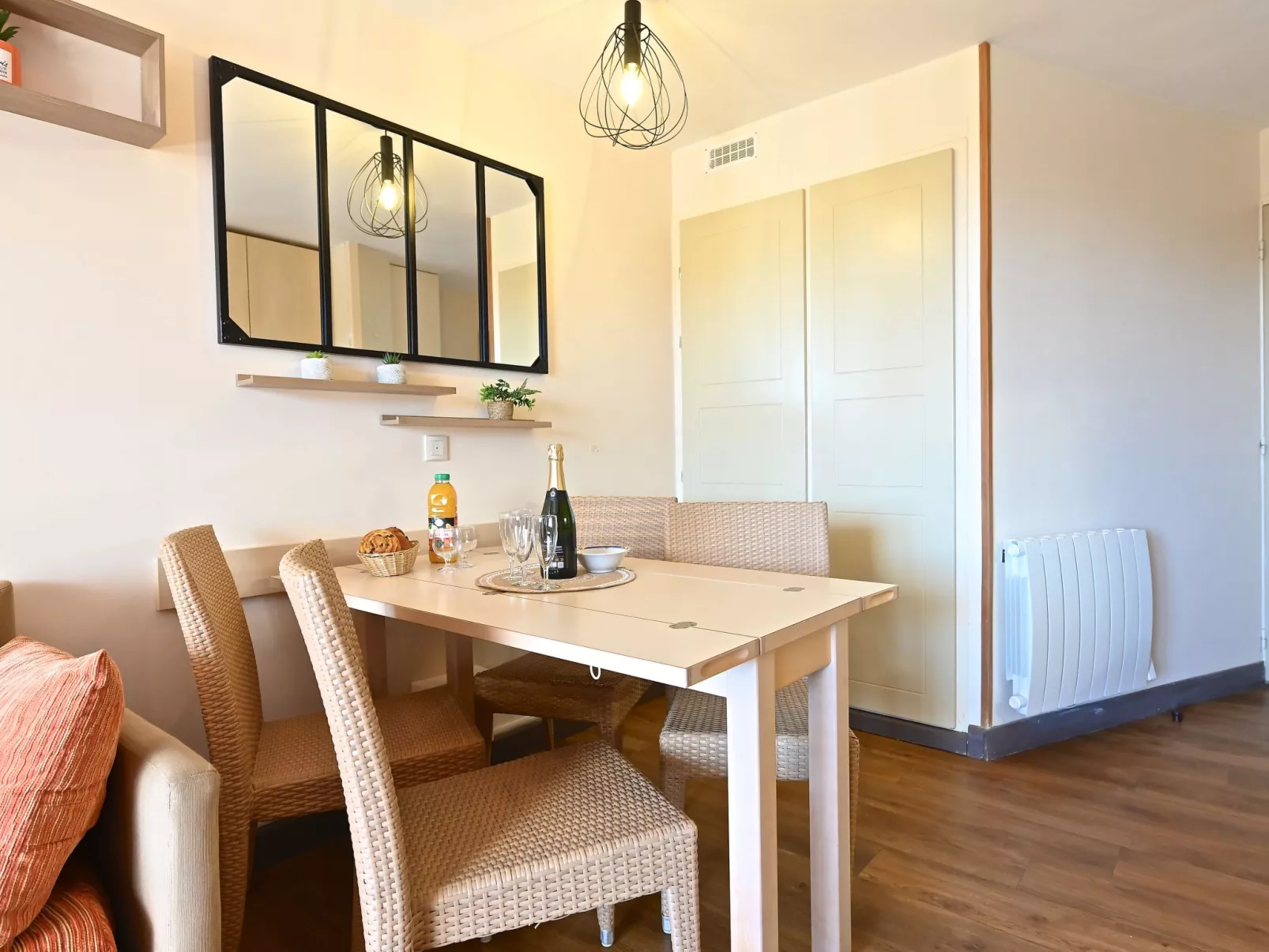 L'Esquinade (G1 103)-Drinnen