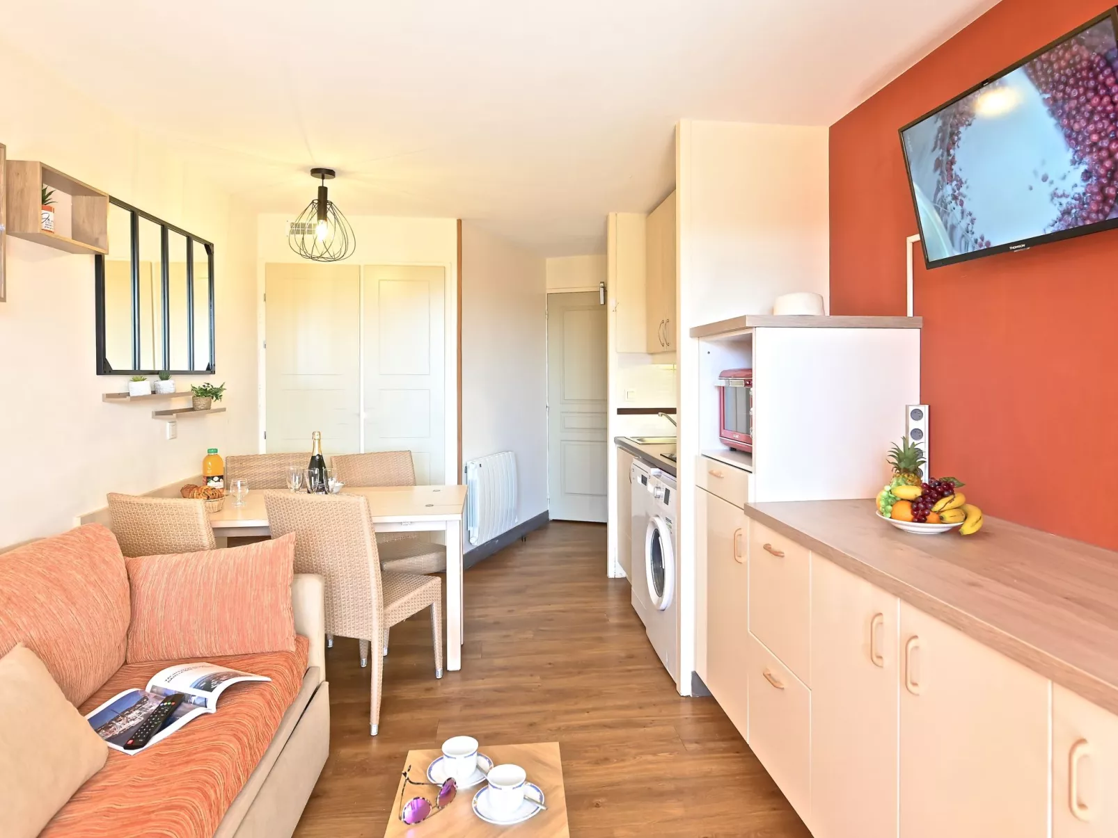 L'Esquinade (G1 103)-Drinnen