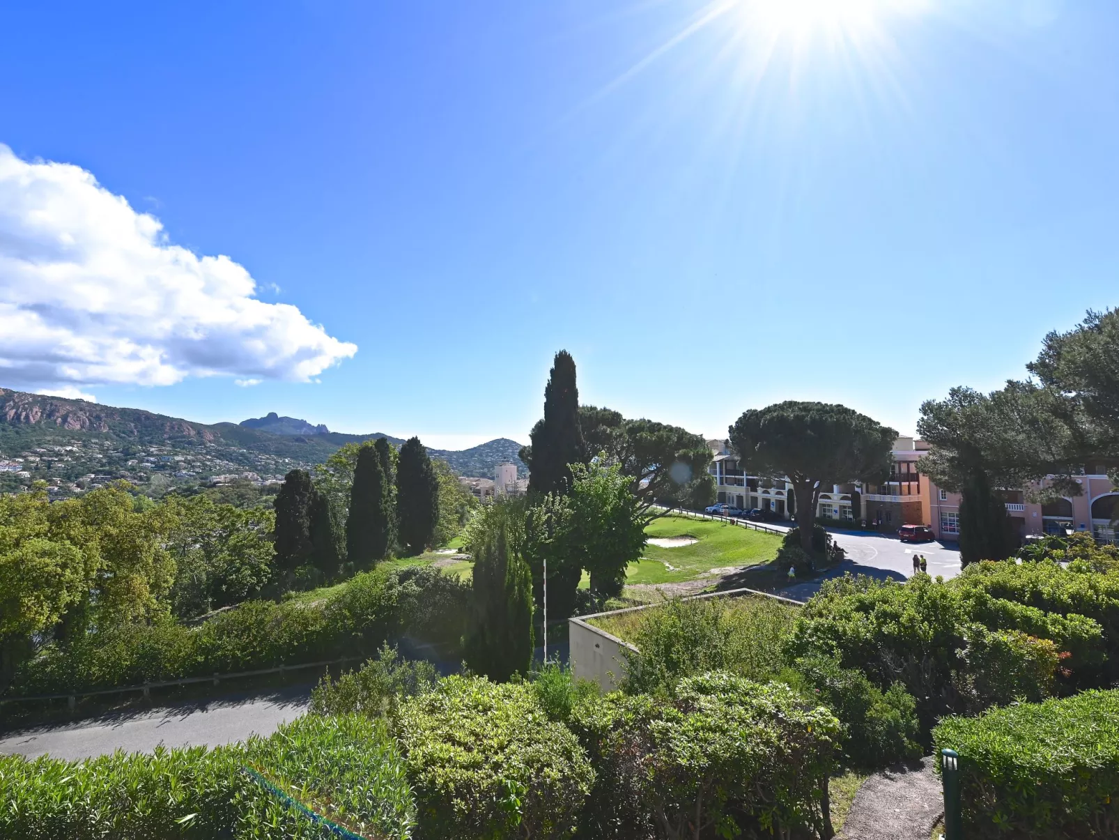 L'Esquinade (G1 103)-Draußen