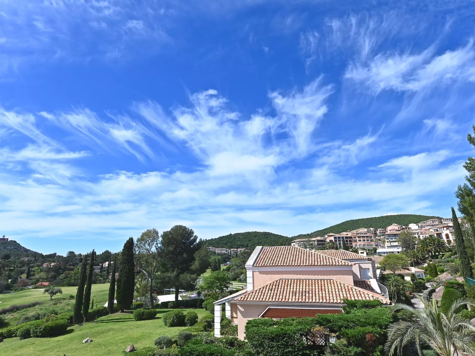 Le Belvédère (R8 240)-Dehors