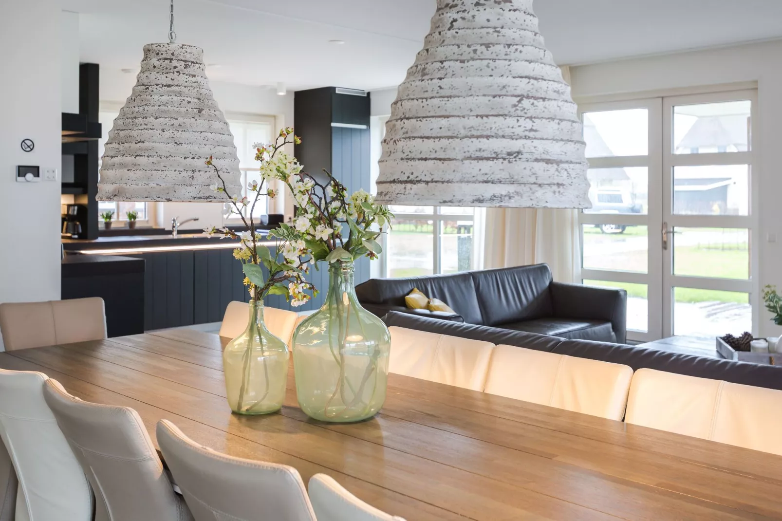 Friese Meren Villa's 17-Dining room