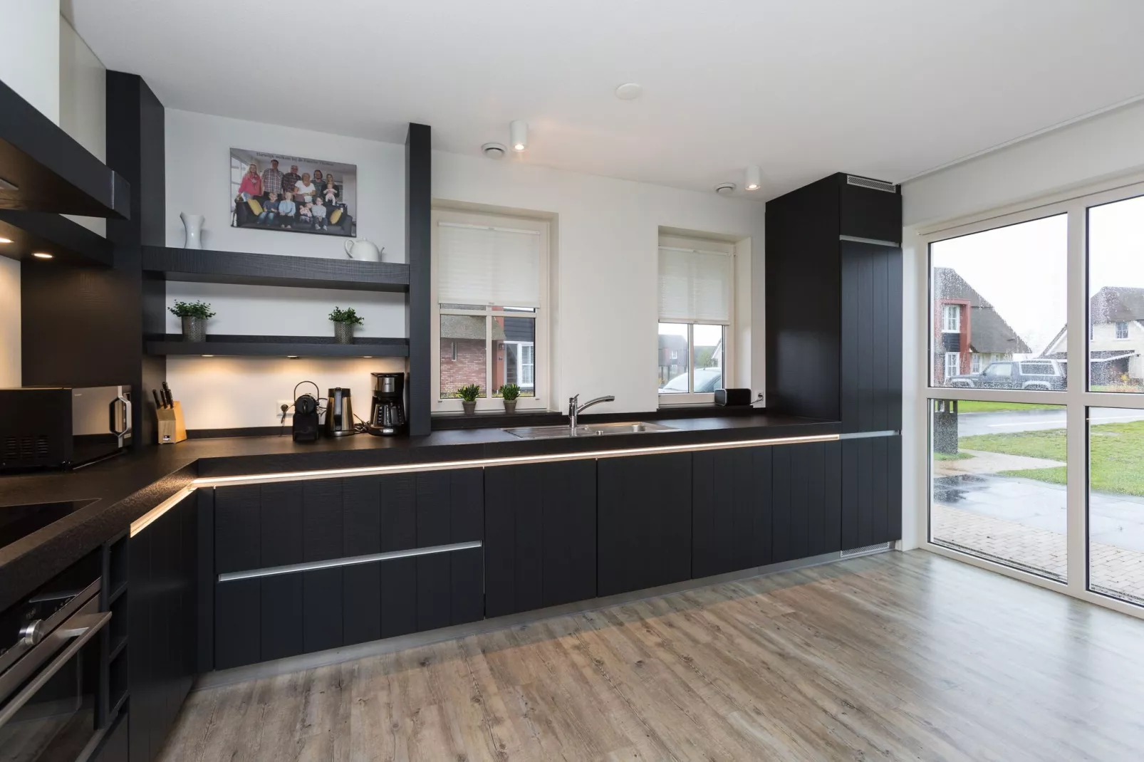 Friese Meren Villa's 17-Kitchen