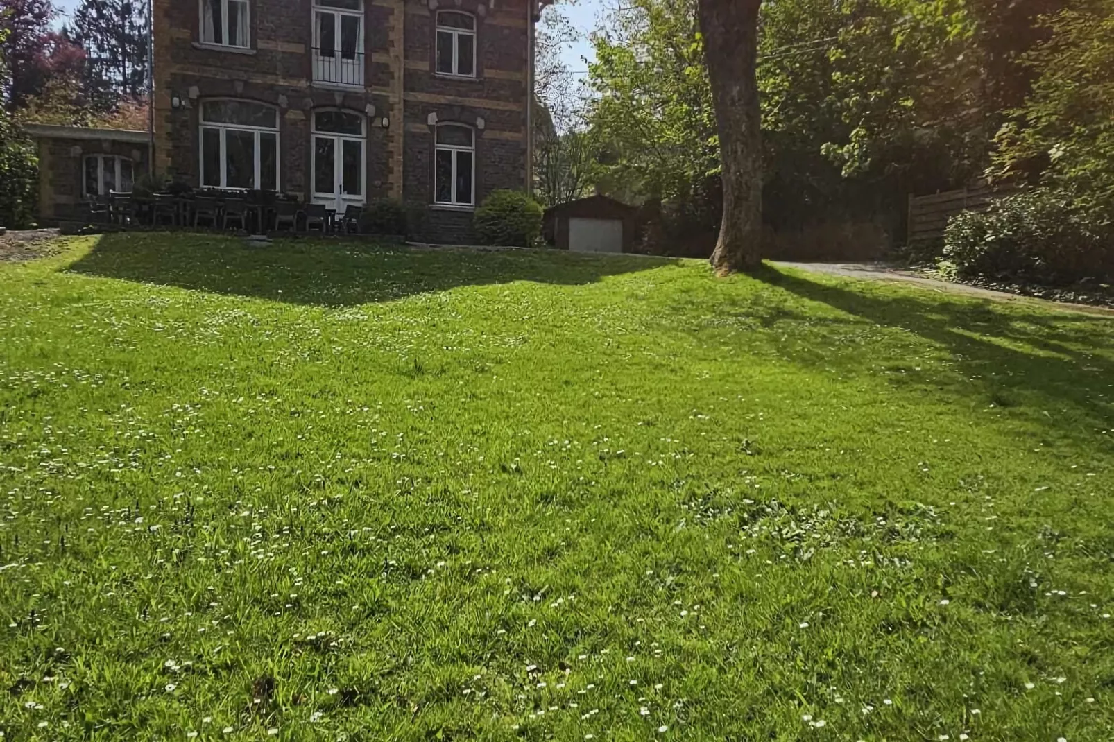 Villa Lilia-Gärten Sommer