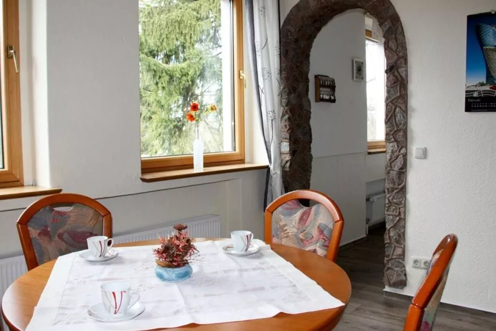 76259-Dining room