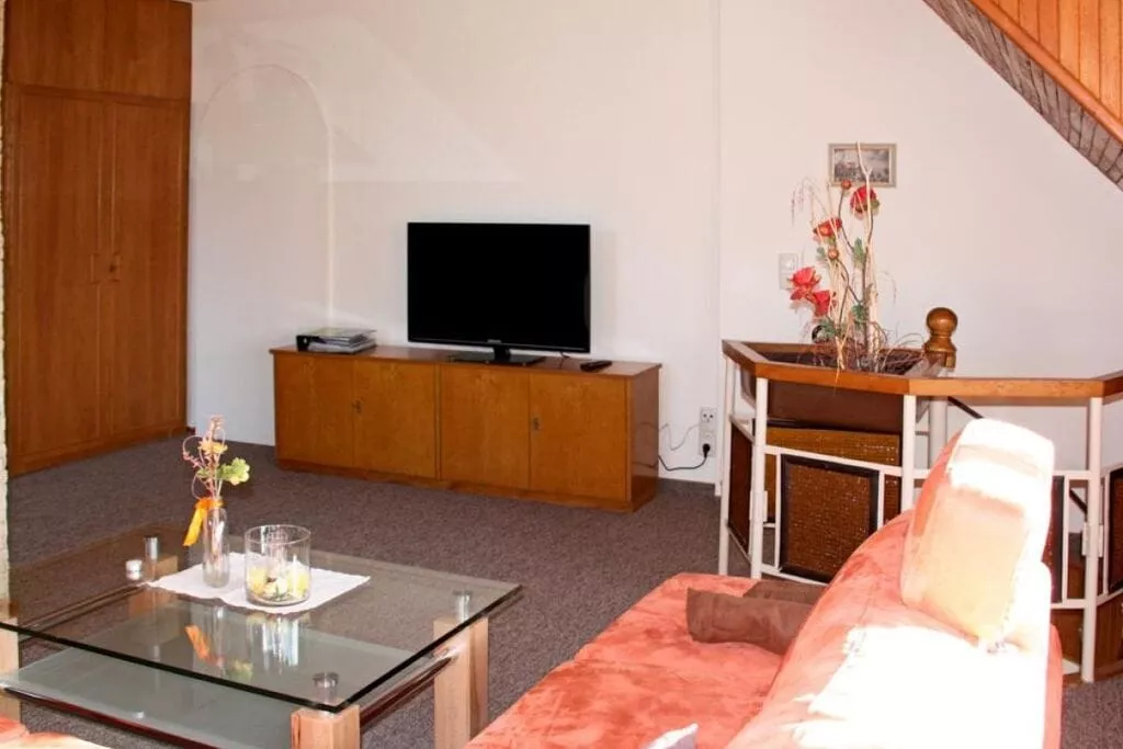 76259-Living room