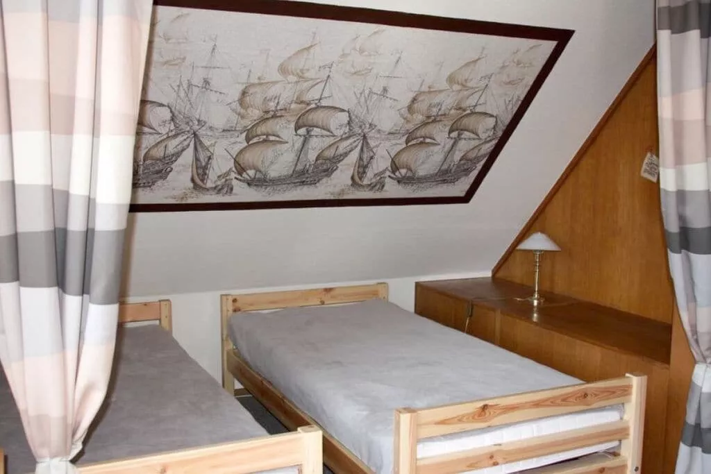 76259-Bedroom