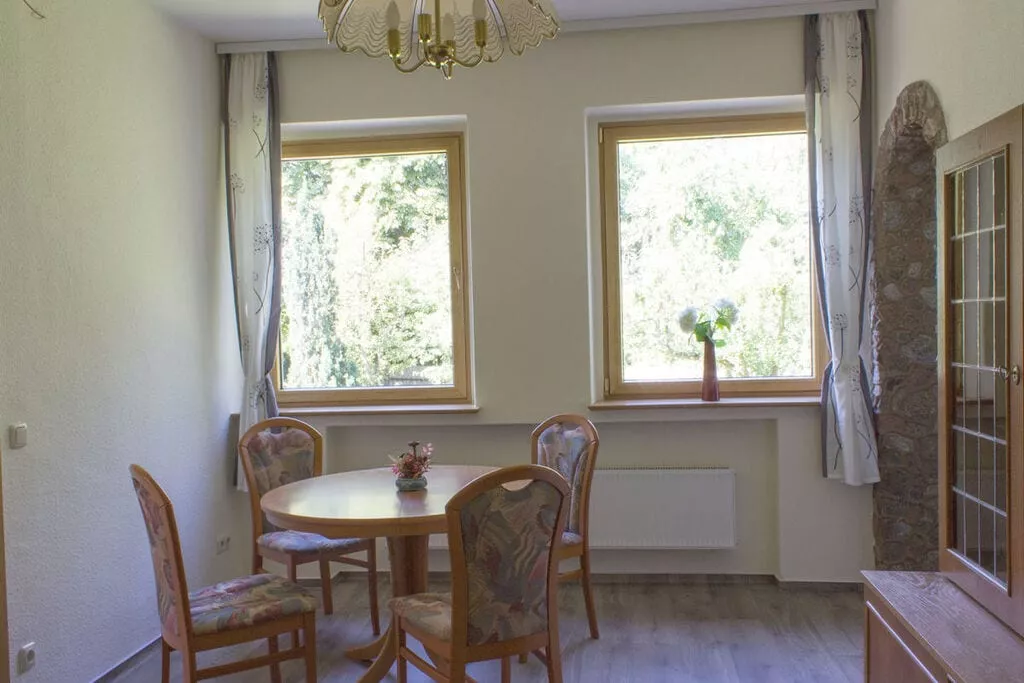 76259-Dining room