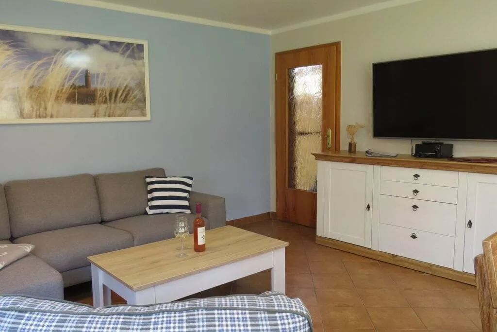 68870-Living room
