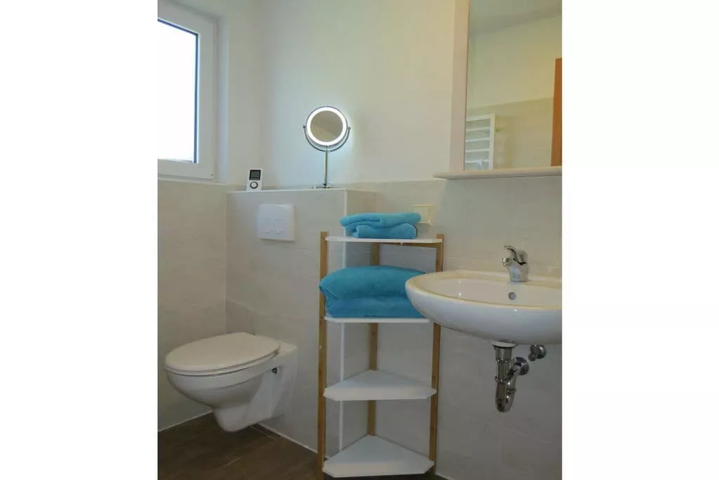68870-Bathroom