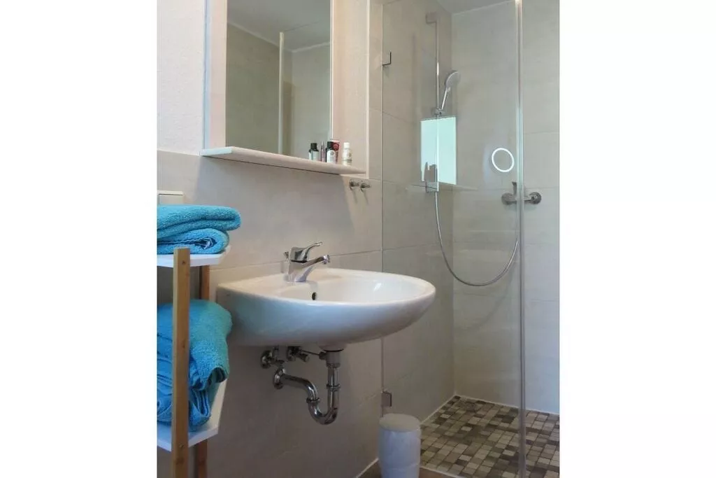 68870-Bathroom