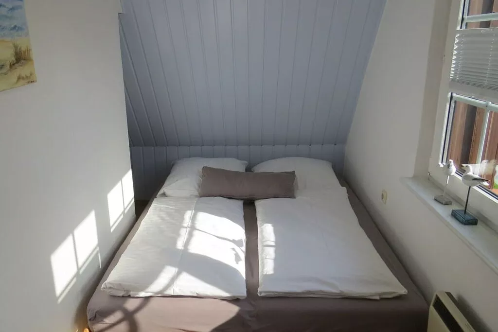 68870-Bedroom