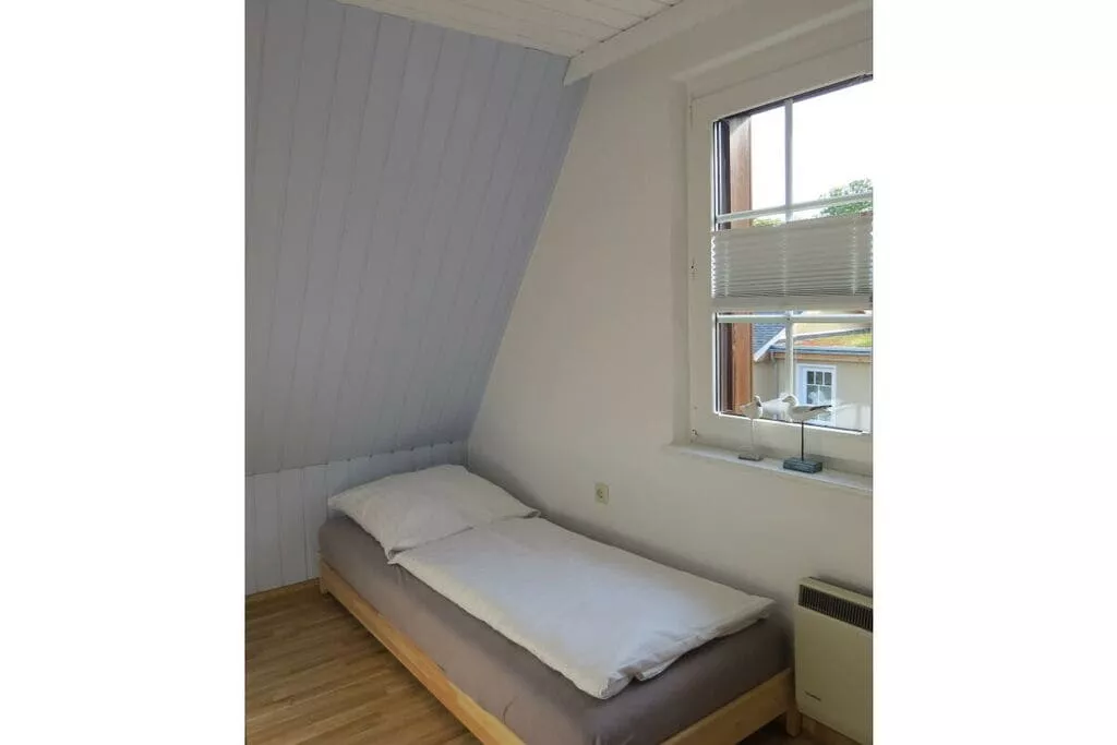 68870-Bedroom