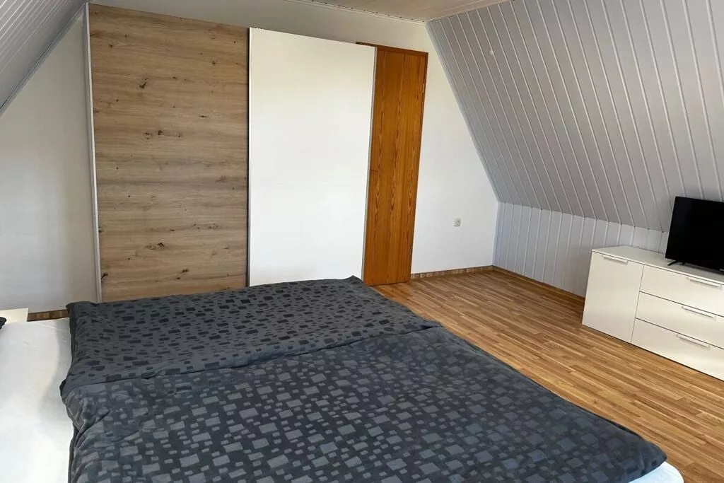 68870-Bedroom