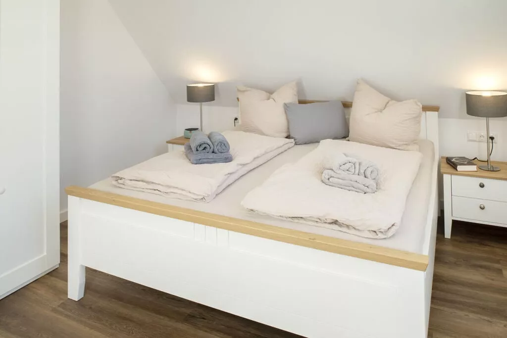 424961-Bedroom
