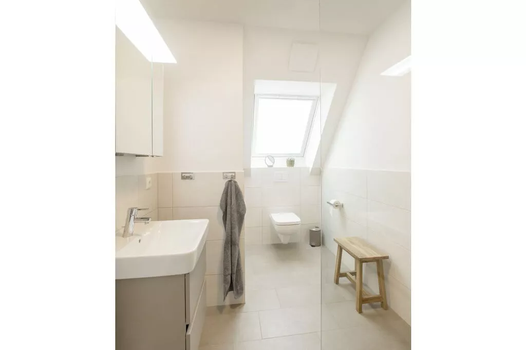 424961-Bathroom