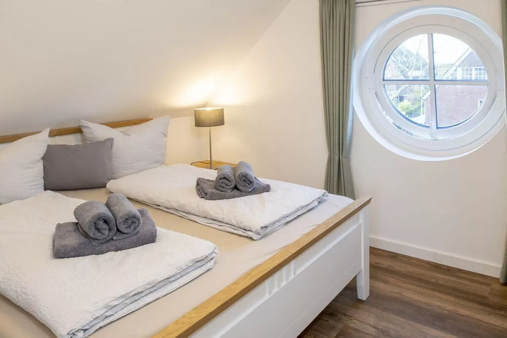 424961-Bedroom
