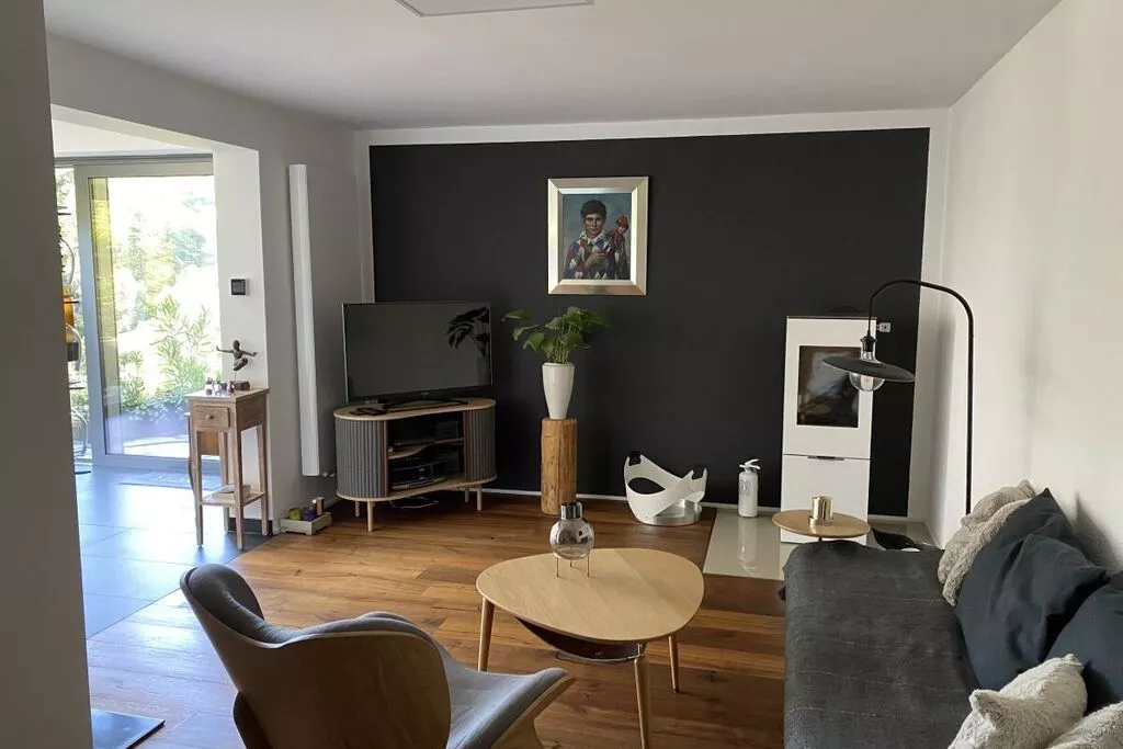 311569-Salon