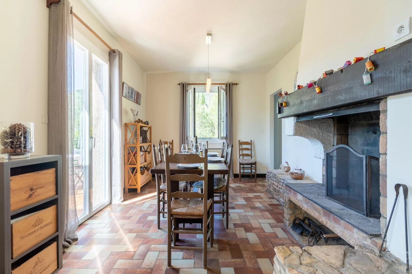 L'Oustal de Vieussan-Dining room