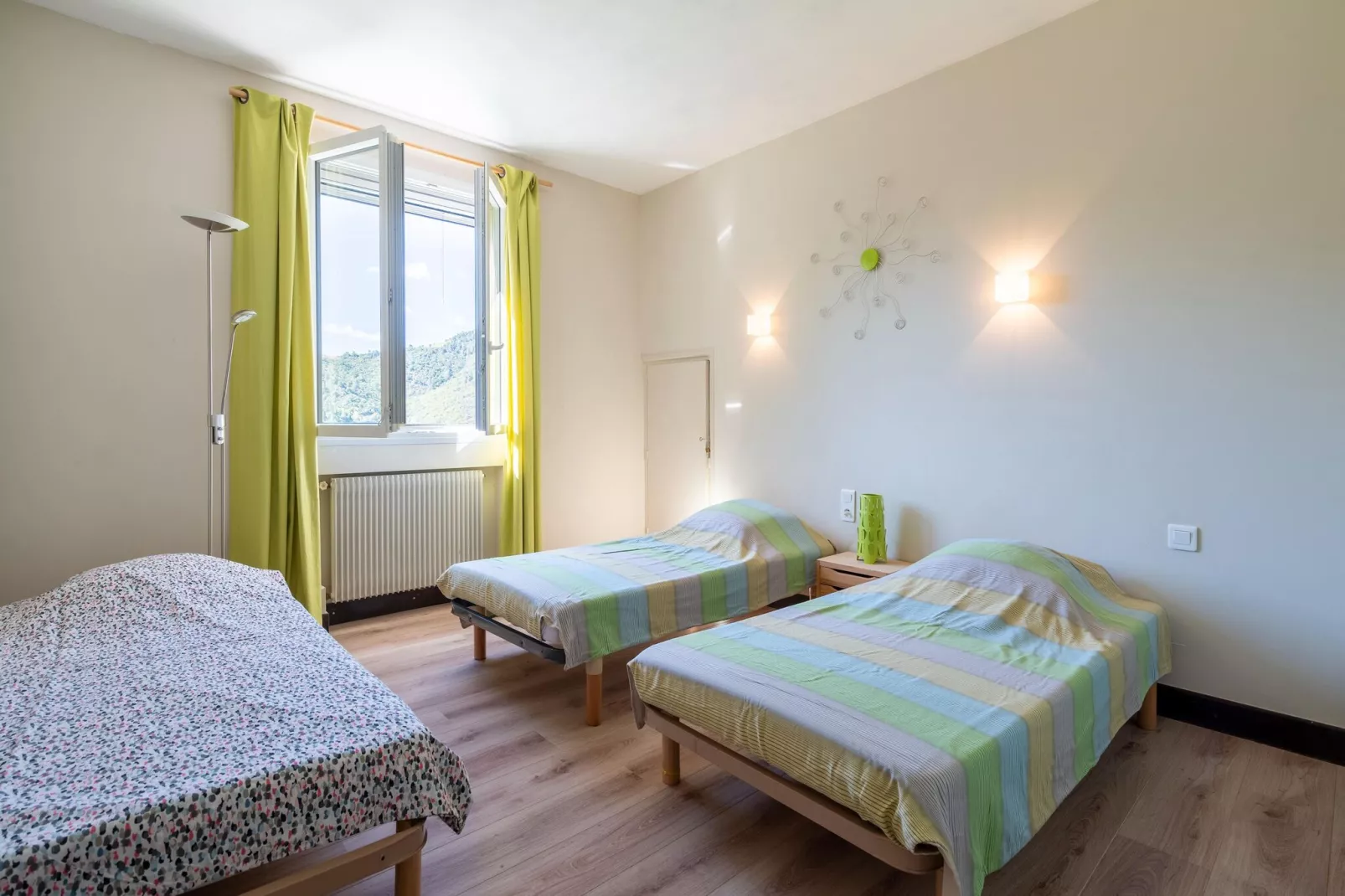 L'Oustal de Vieussan-Bedroom