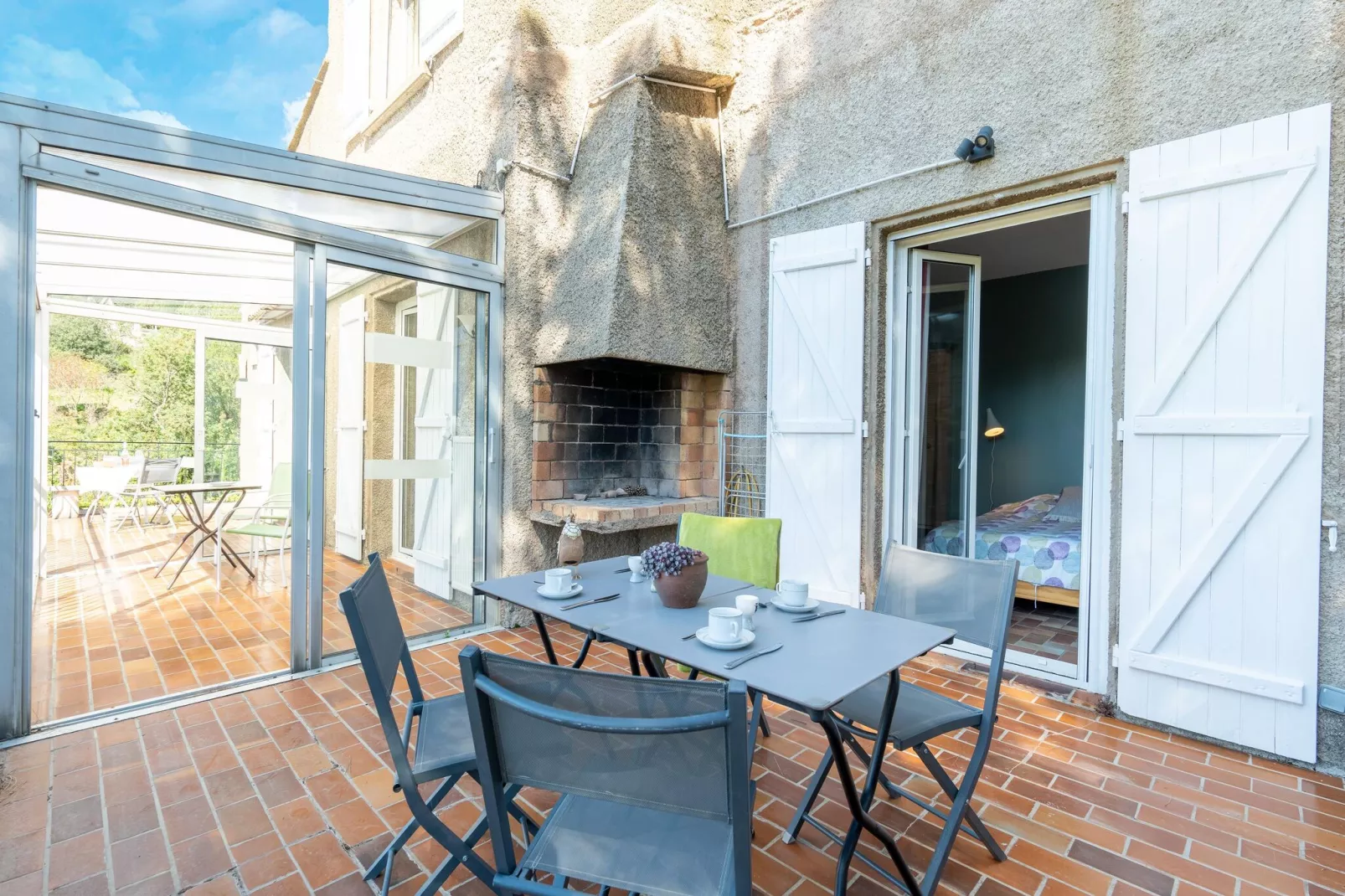 L'Oustal de Vieussan-Terrace balcony