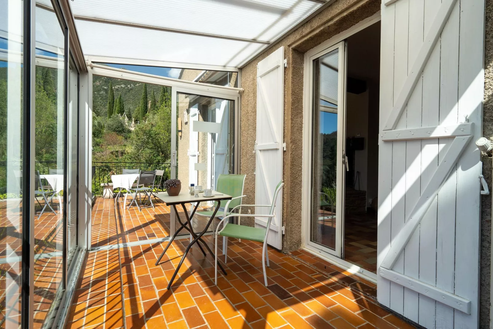 L'Oustal de Vieussan-Terrace balcony