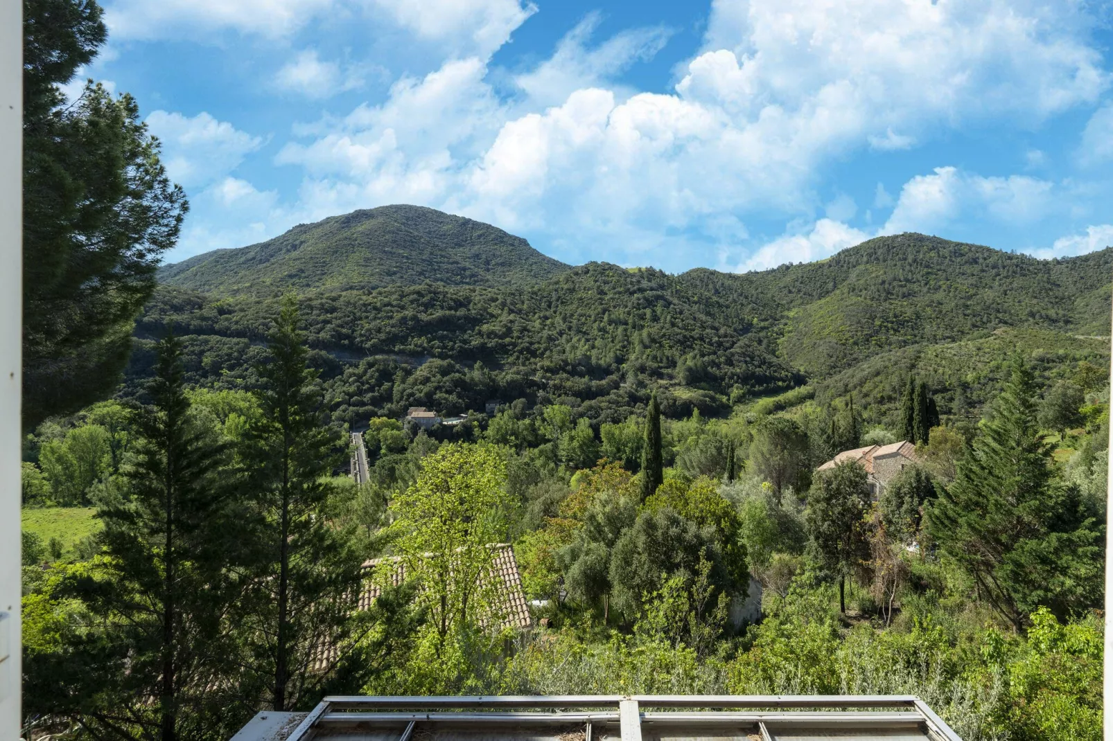 L'Oustal de Vieussan-View summer