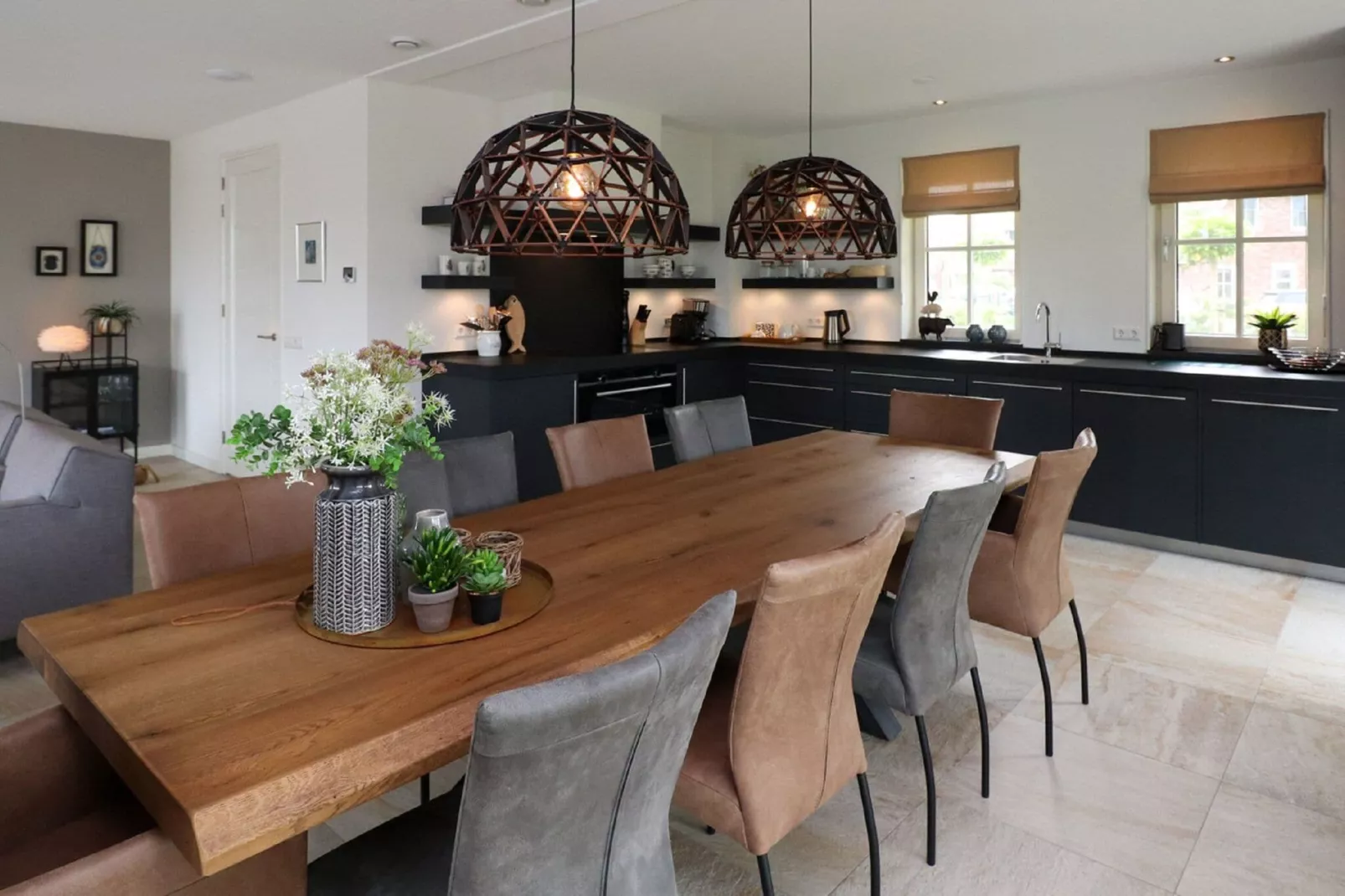 Friese Meren Villa's 16-Dining room
