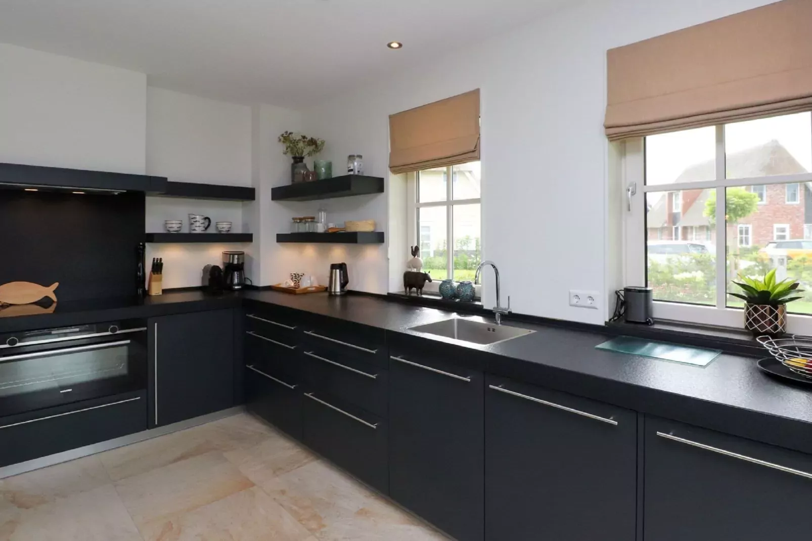 Friese Meren Villa's 16-Kitchen