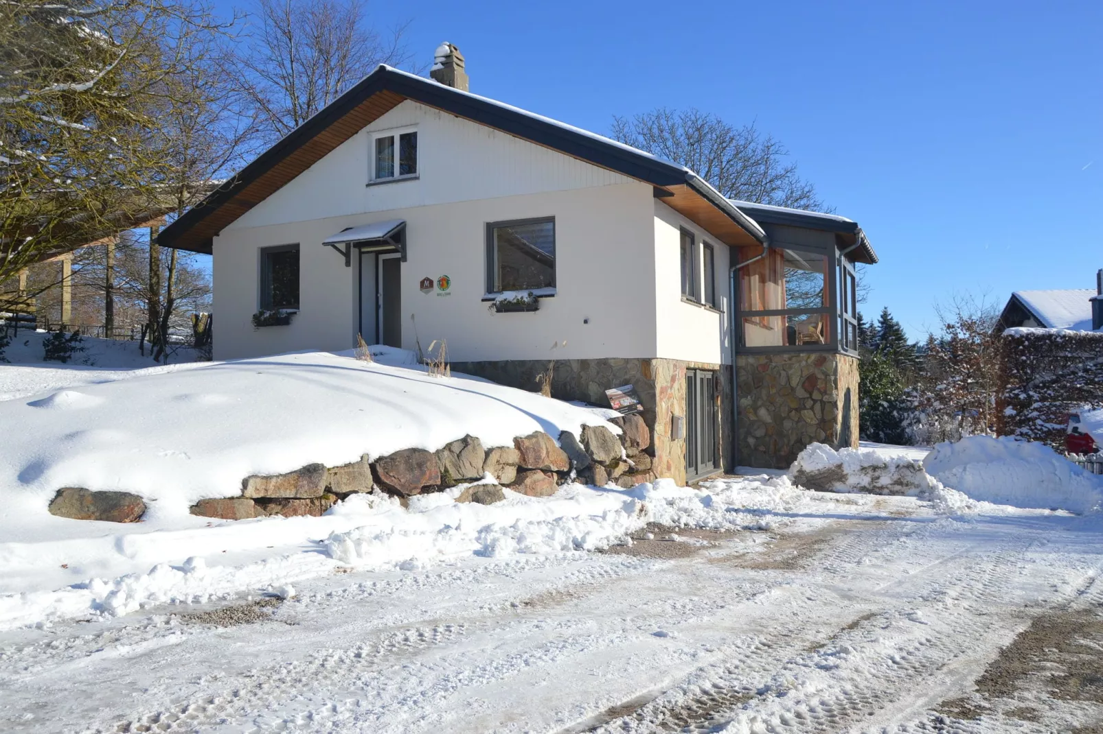Les Sommets-Exterior winter