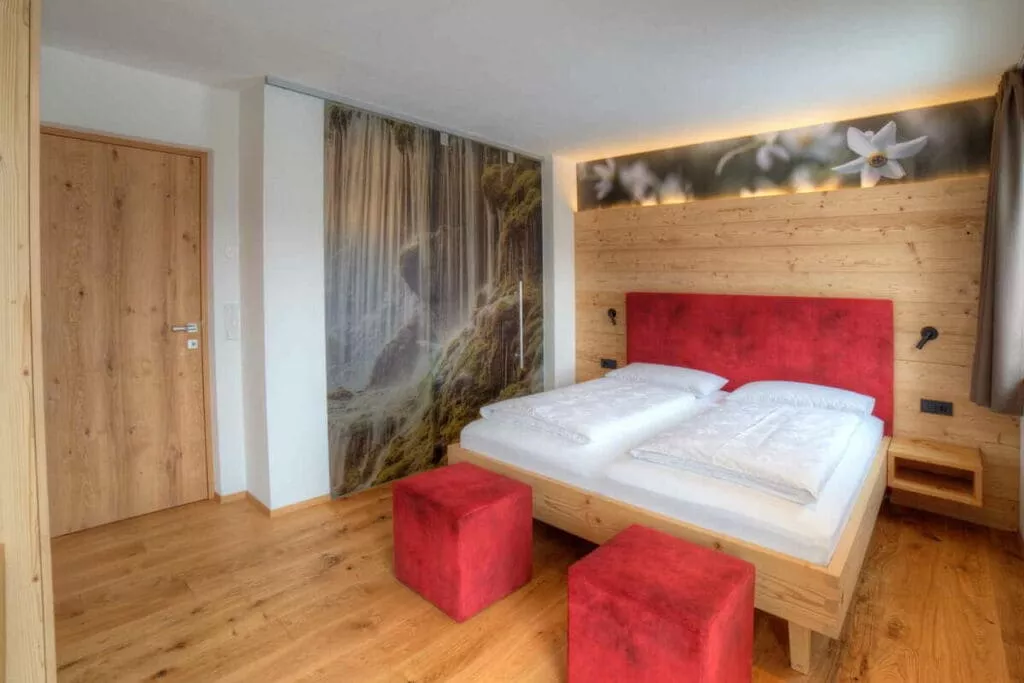 372018-Bedroom