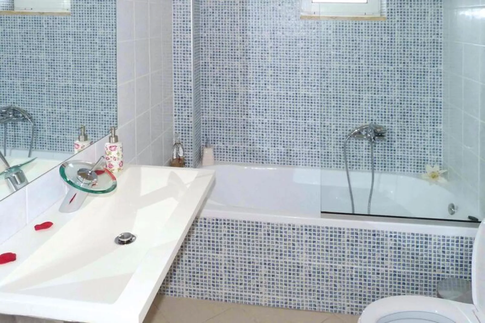 Villas Azure Beach Nopigia 3-bedroom-villa - 100 sqm with sharing pool-Badezimmer