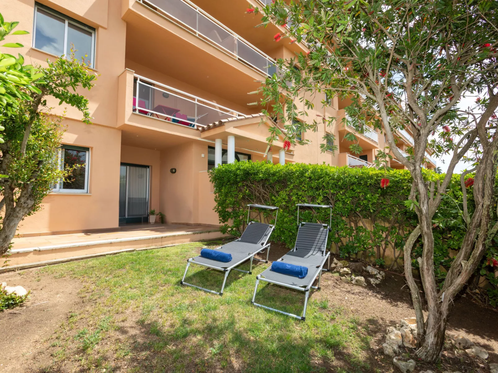 Port Pals with garden terrace-Outside