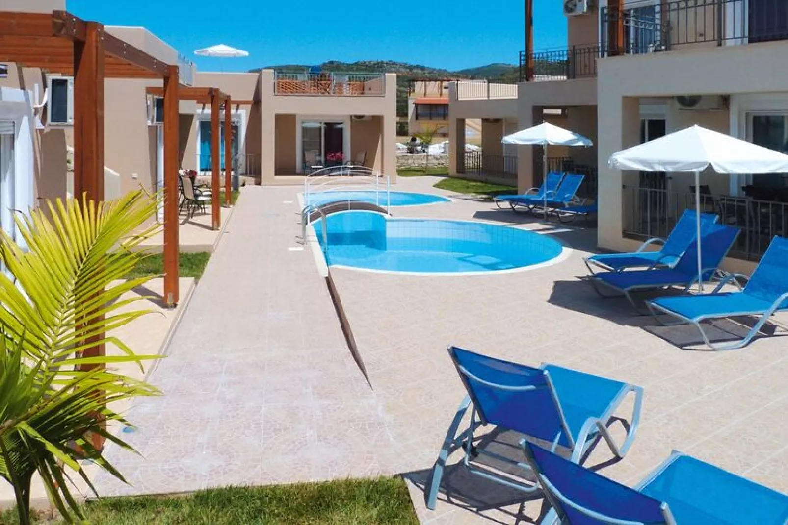 Villas Azure Beach Nopigia 3-bedroom-villa - 100 sqm with sharing pool-Schwimmbad