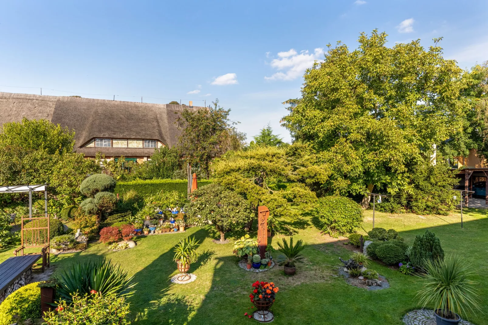Strandnahe Ferienwohnung Betty mit großem Garten-Gärten Sommer