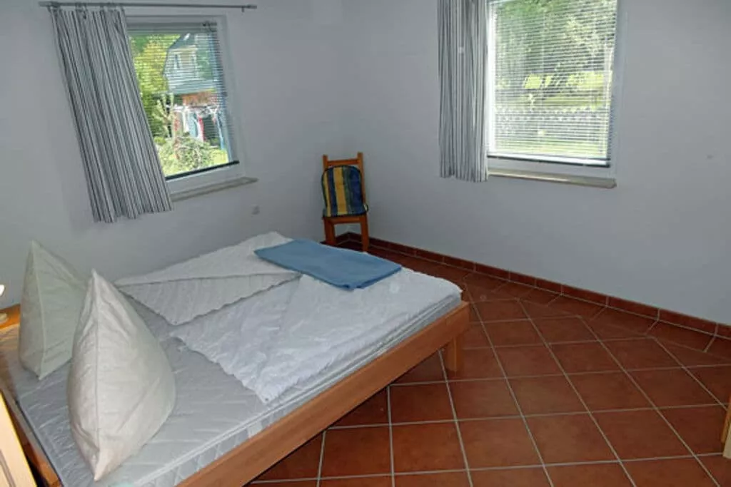 185880-Bedroom