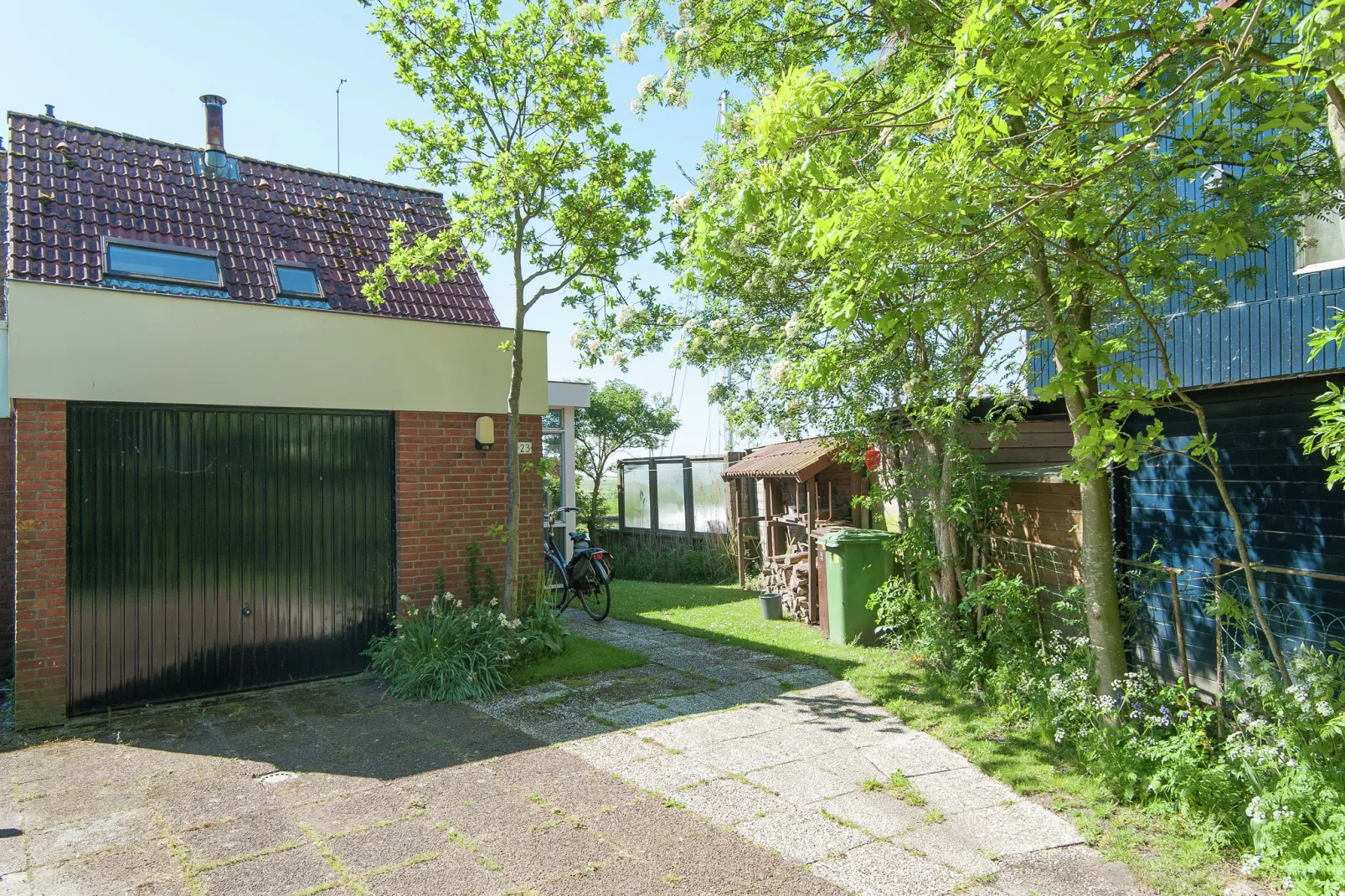 De Waske-Exterior summer