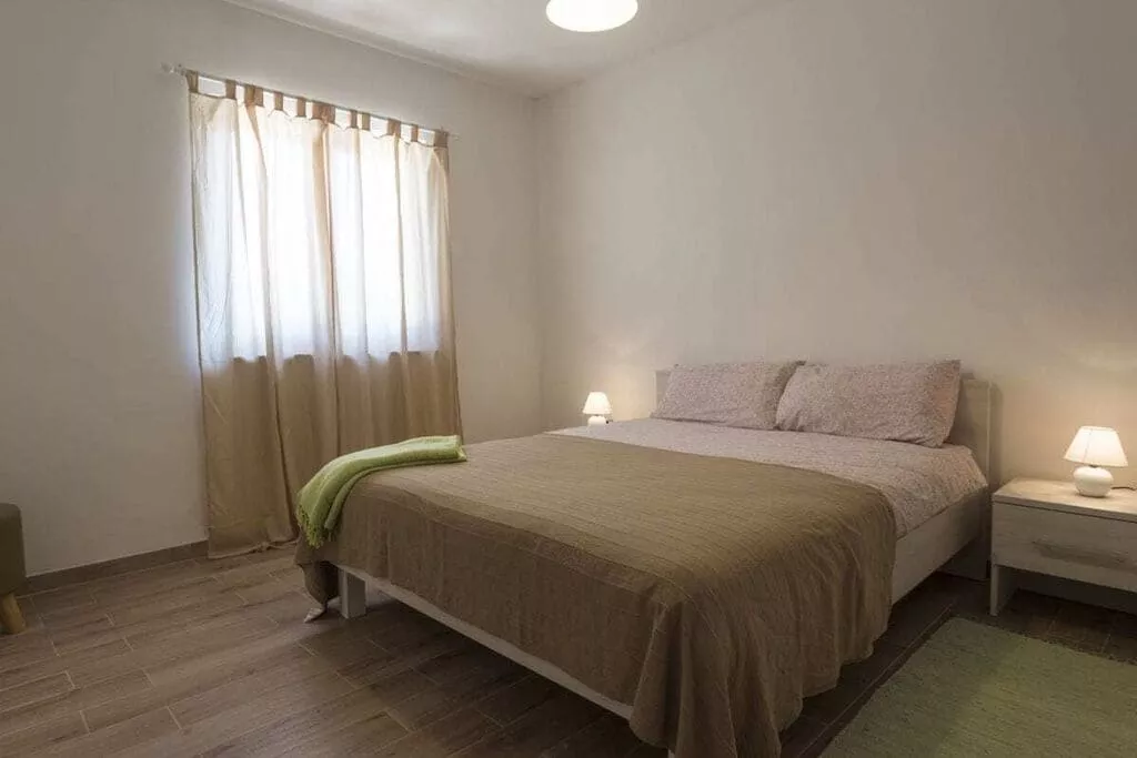 233134-Bedroom