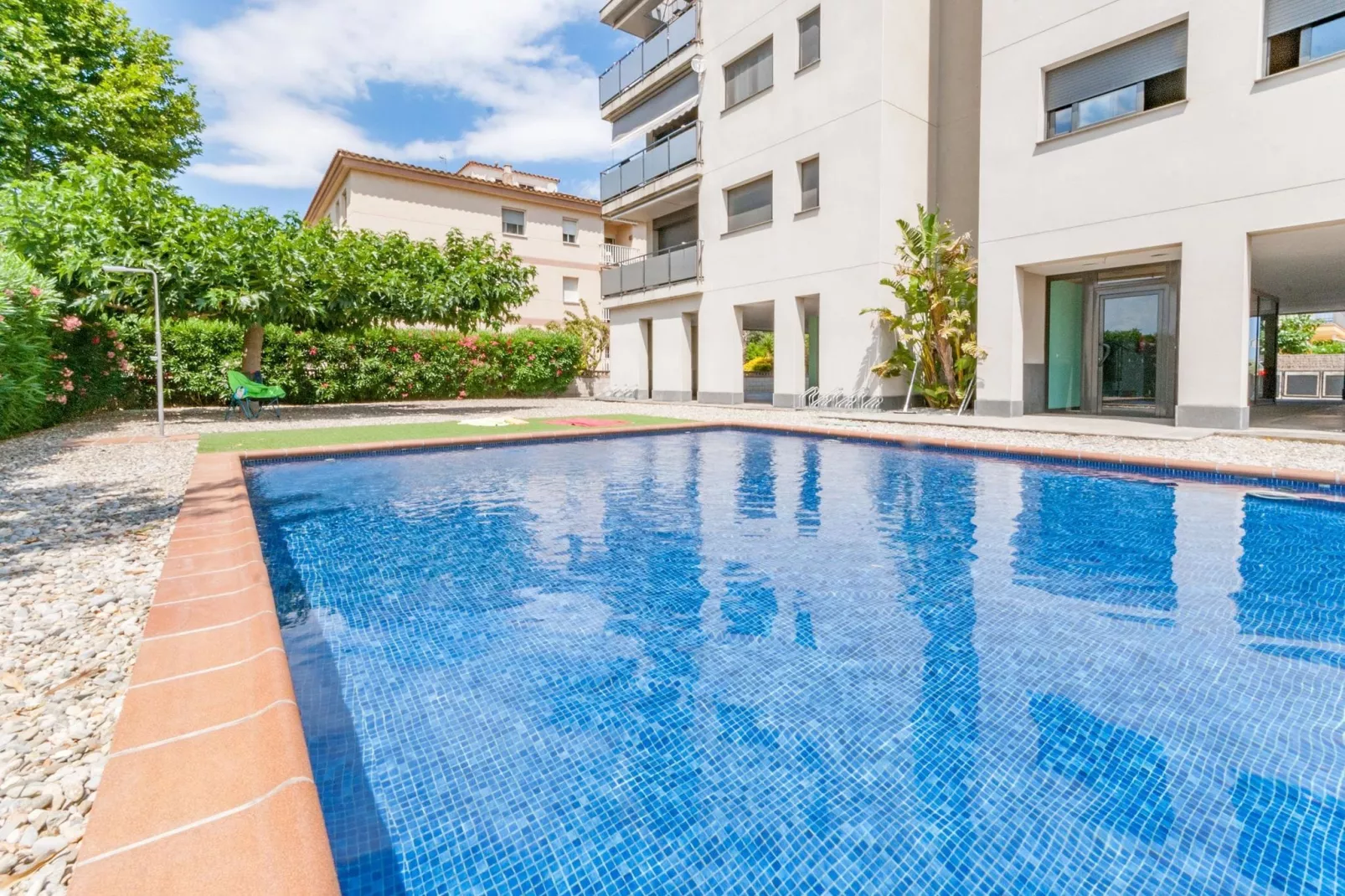 Bon Relax Flat-Exterior summer