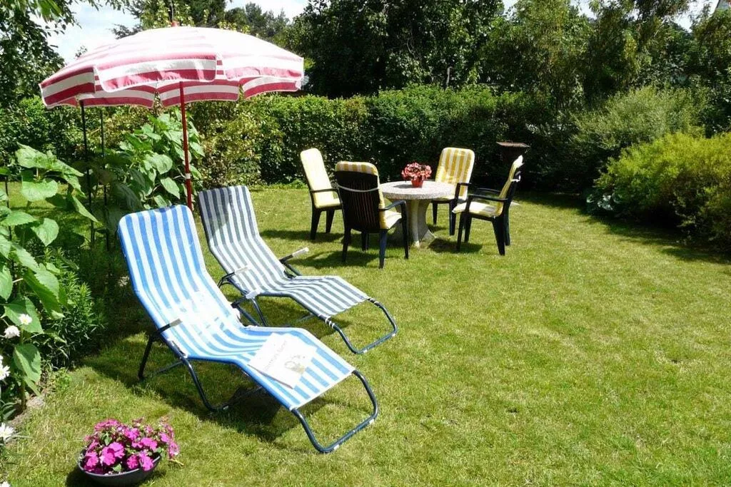 22095-Gardens summer