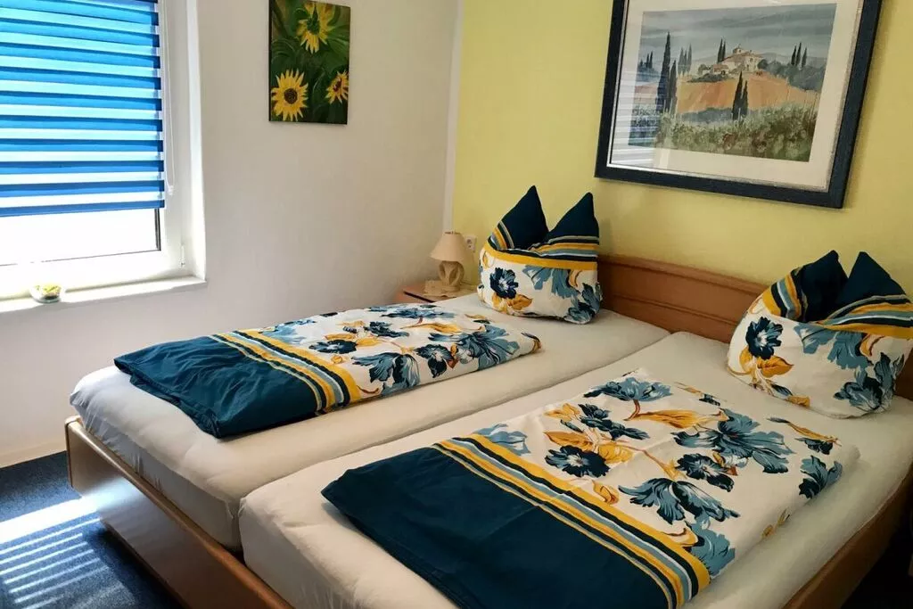 22095-Bedroom