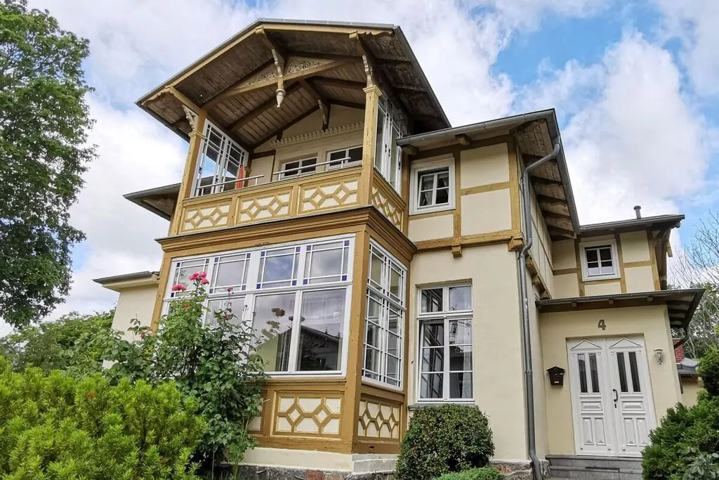 269747-Exterior summer